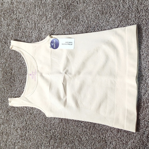Light nude compression tank shapewear - Picture 1 of 3